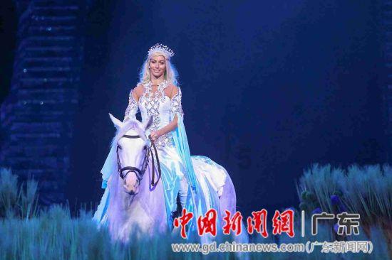 小盆友排队上车琳琳的前面有三人，后面有九人，这一队小朋友一共有多少人？